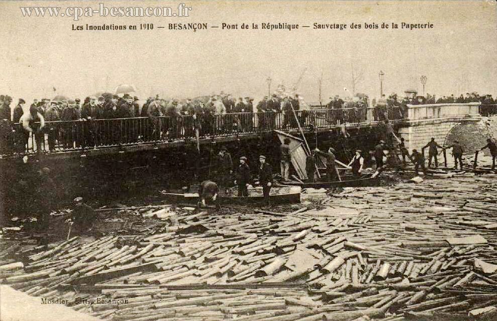 Les Inondations en 1910 - BESANÇON - Pont de la Répulique - Sauvetage des bois de la Papeterie